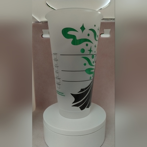 New Hocus Pocus Venti SB Cold Cup with SB green straw. For cold drinks only. - Picture 8 of 9